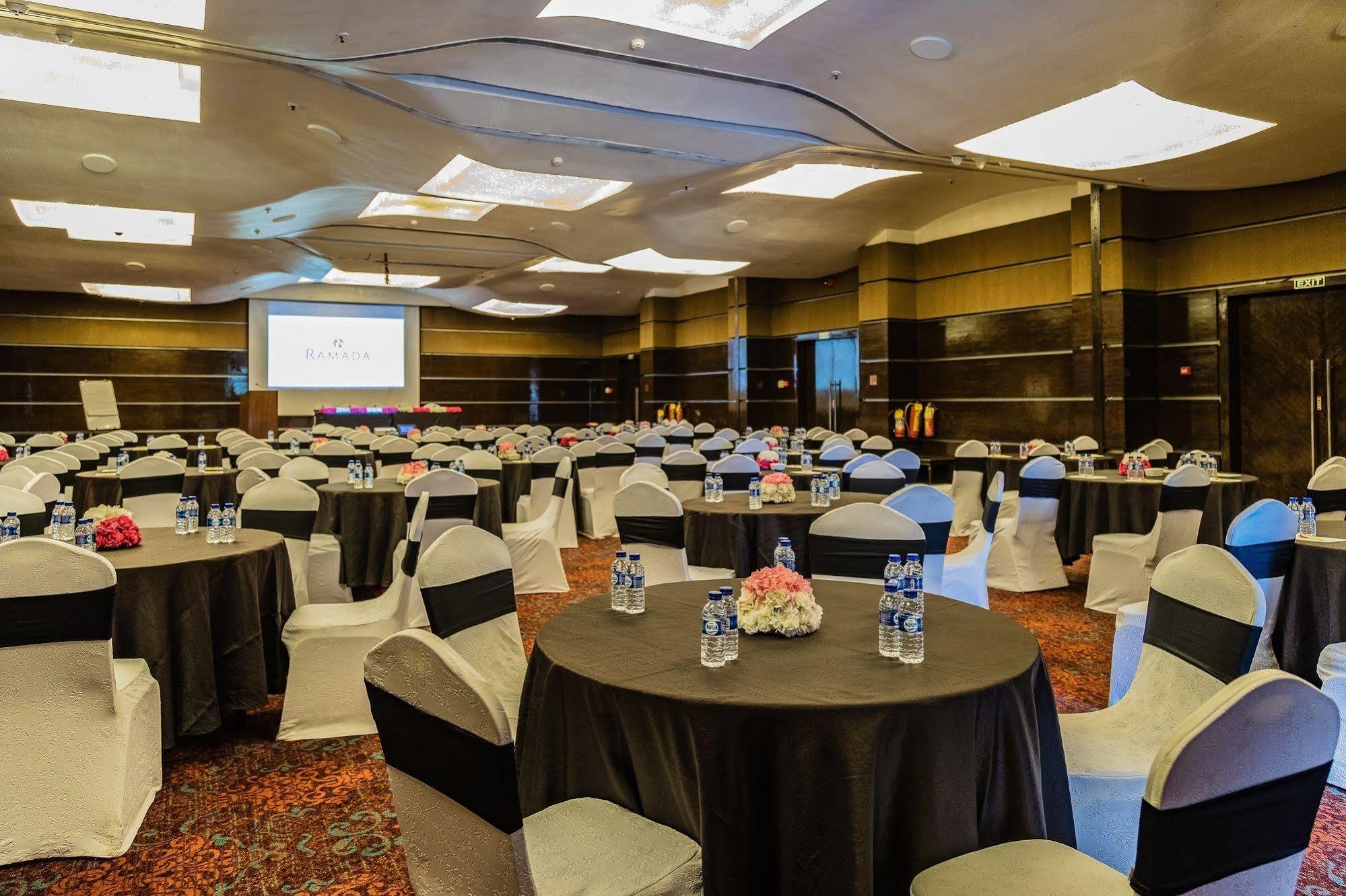 The Residence Hotel & Apartments Powai Mumbai Dış mekan fotoğraf
