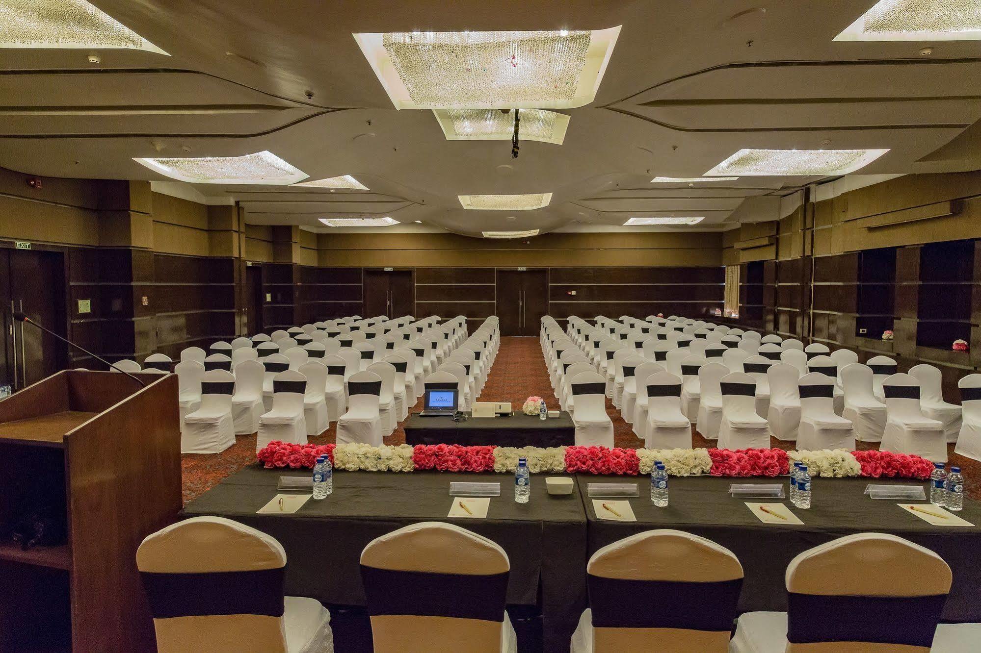 The Residence Hotel & Apartments Powai Mumbai Dış mekan fotoğraf